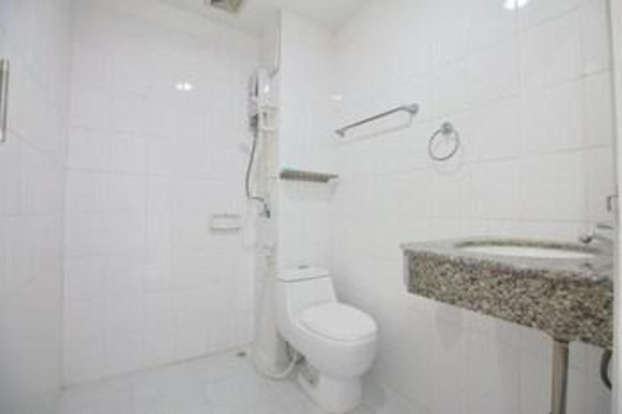 Super Oyo 498 Ladawan Villa Bangkok Ngoại thất bức ảnh